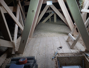 Zateplení stropu novostavby pomocí foukané izolace